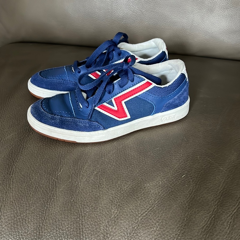 Boys size 4 leather Blue Vans